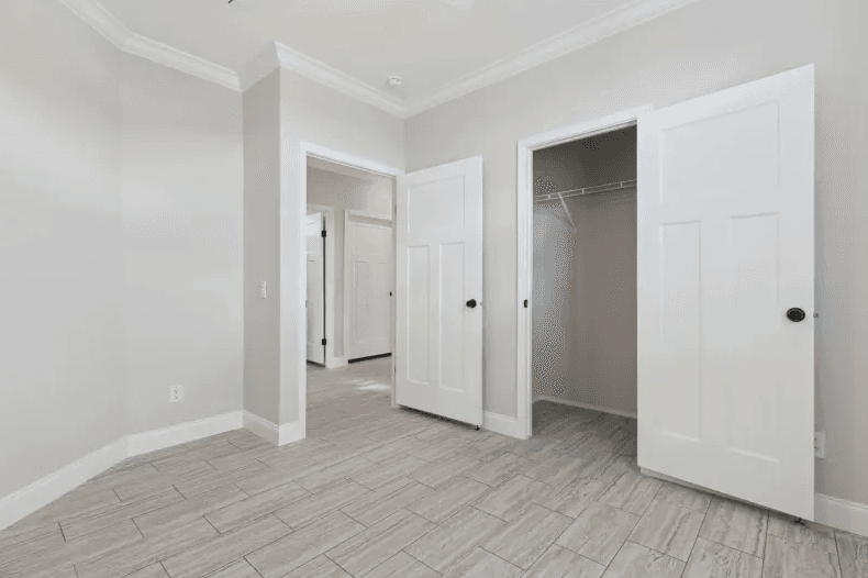 Mccordsville bedroom home features