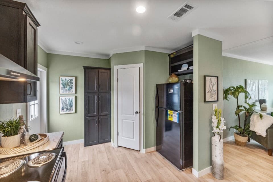 Heartland 30524h kitchen home features