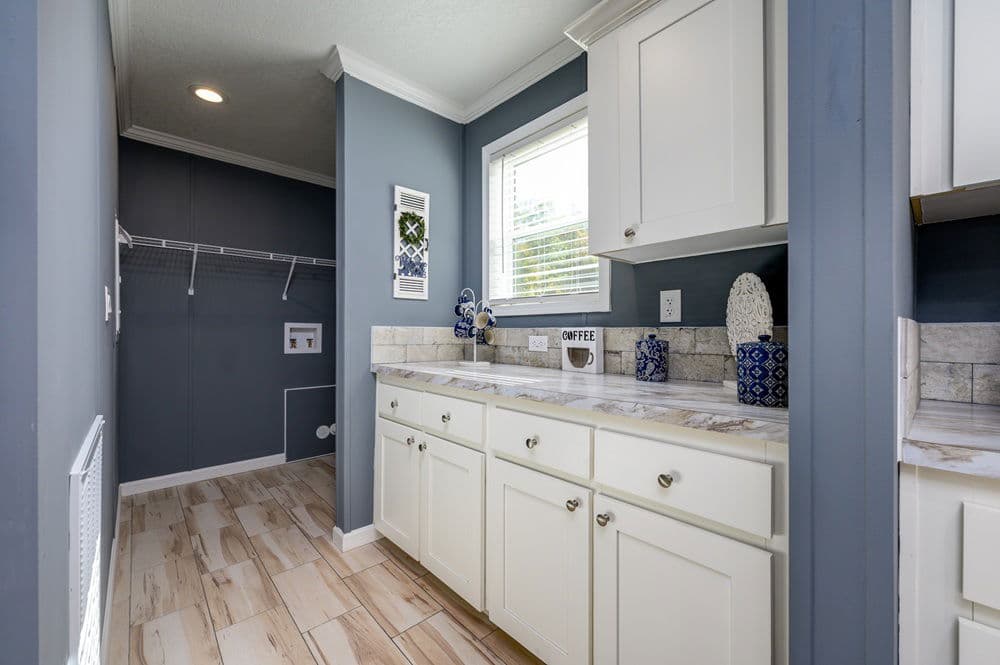 Tater tot kitchen home features