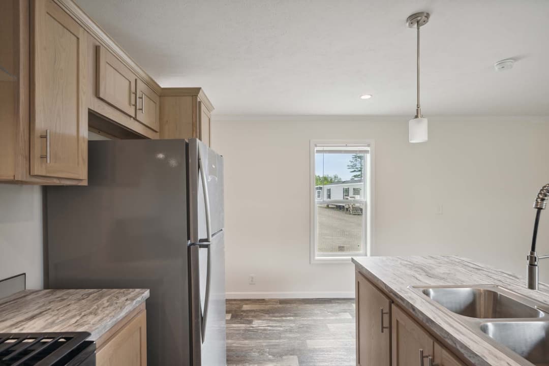 Achiever 6903 kitchen home features