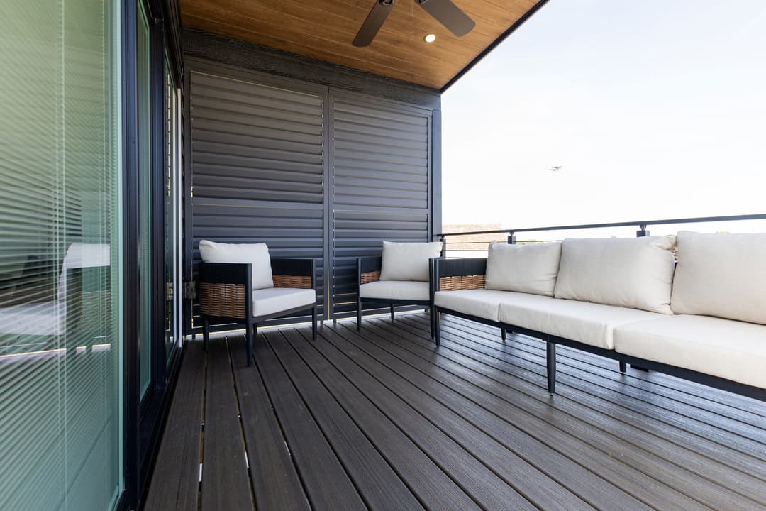 Eldorado 9051 exterior home features