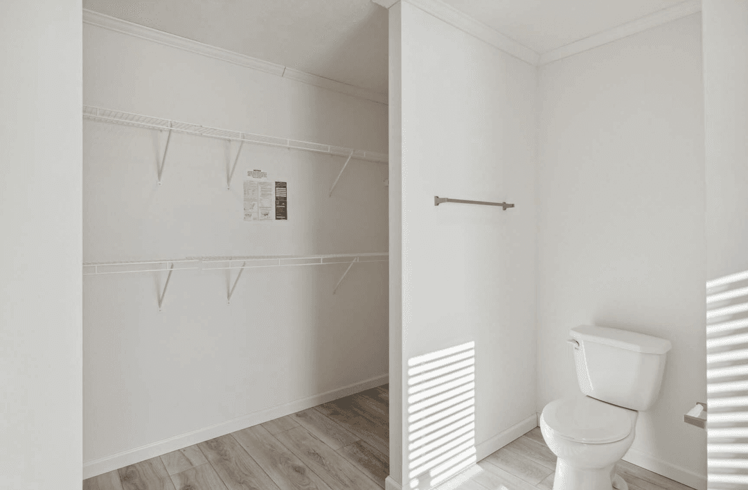 N679 bathroom home features