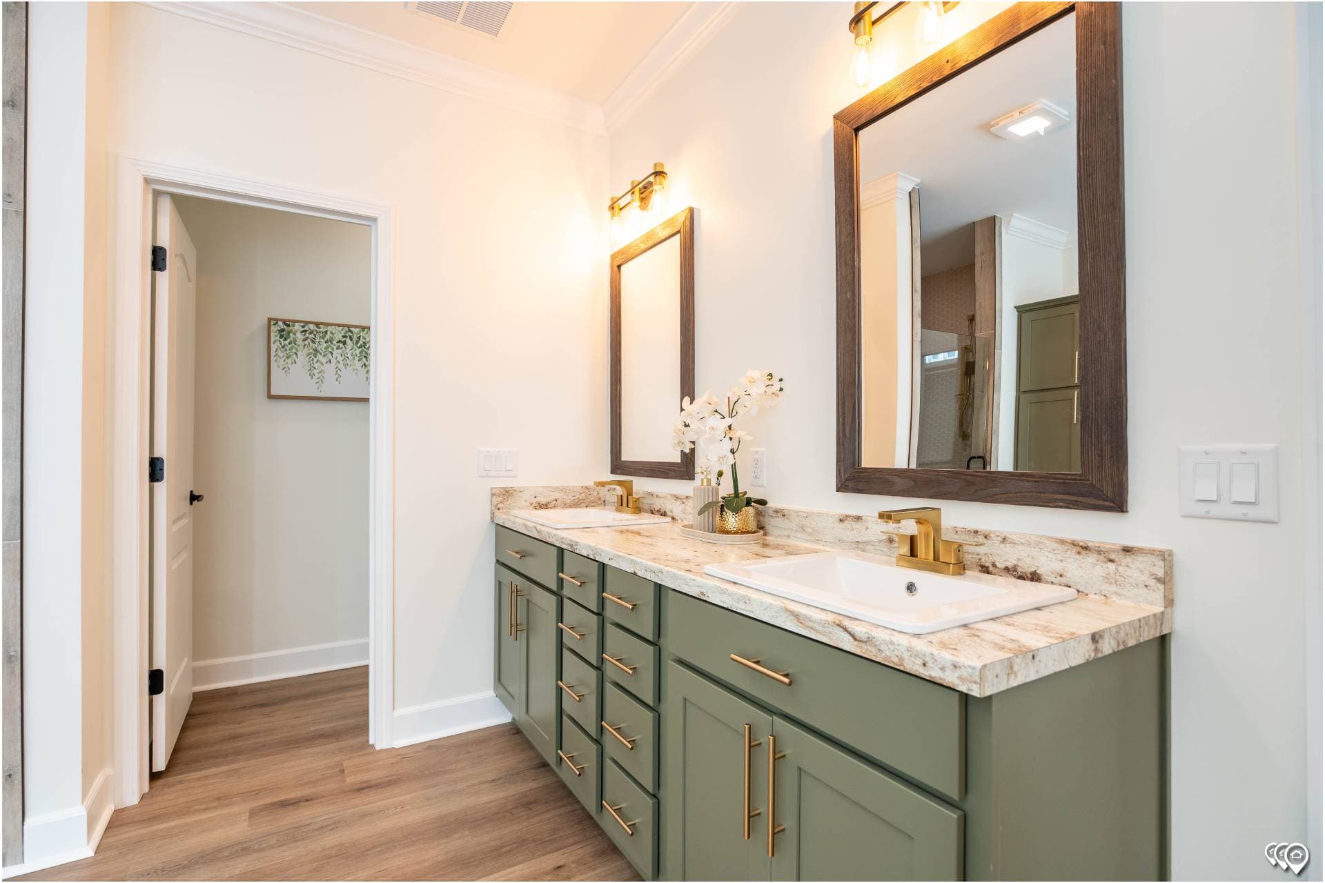 The piney branch bathroom home features