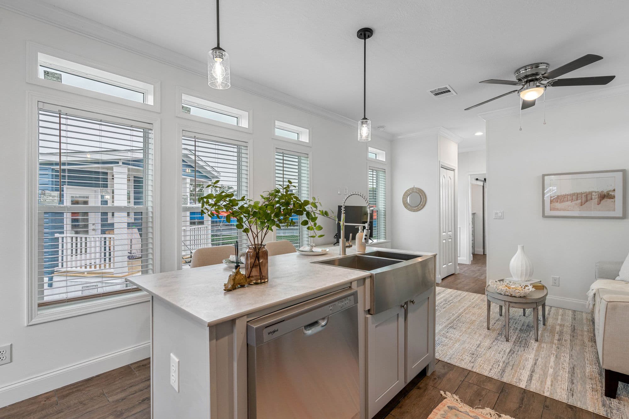 Daisy kitchen home features