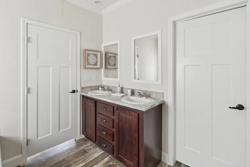 Freedom 3276517 bathroom home features