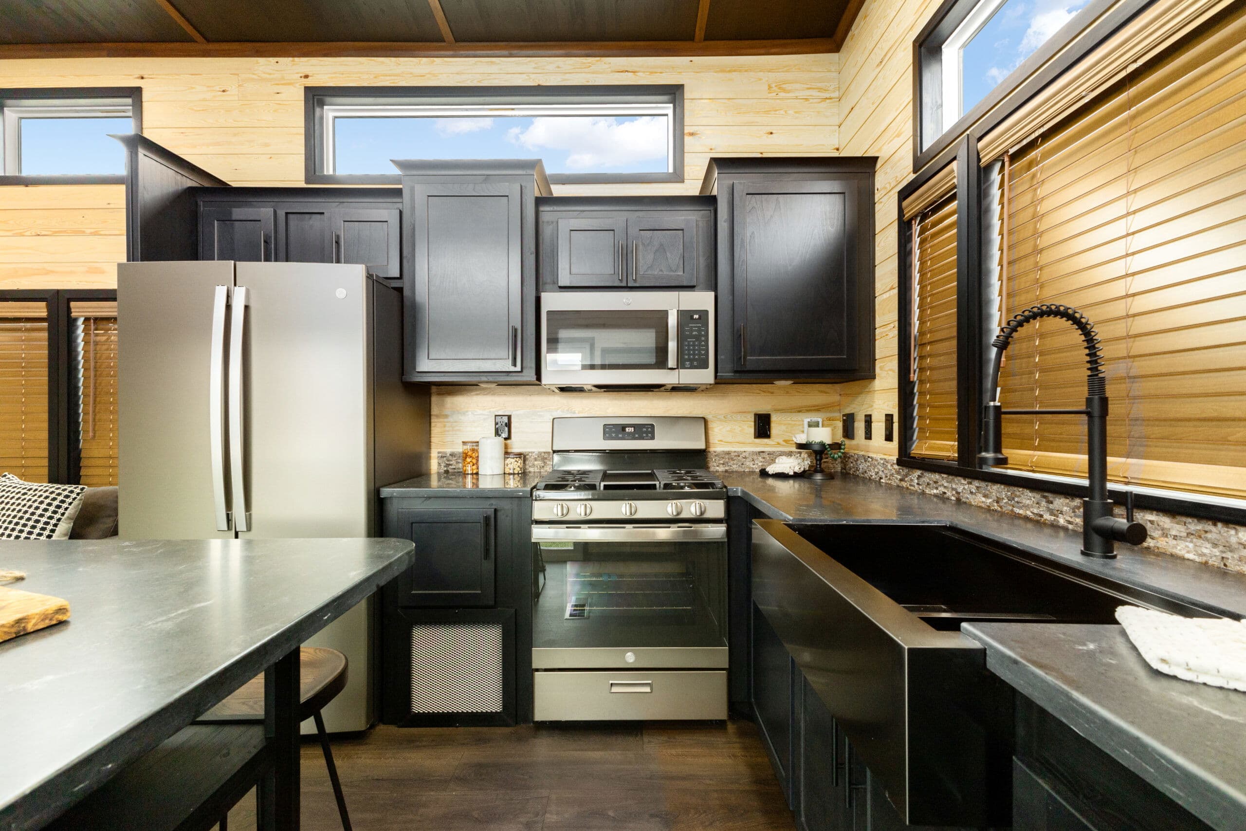 Eldorado 9001 kitchen home features