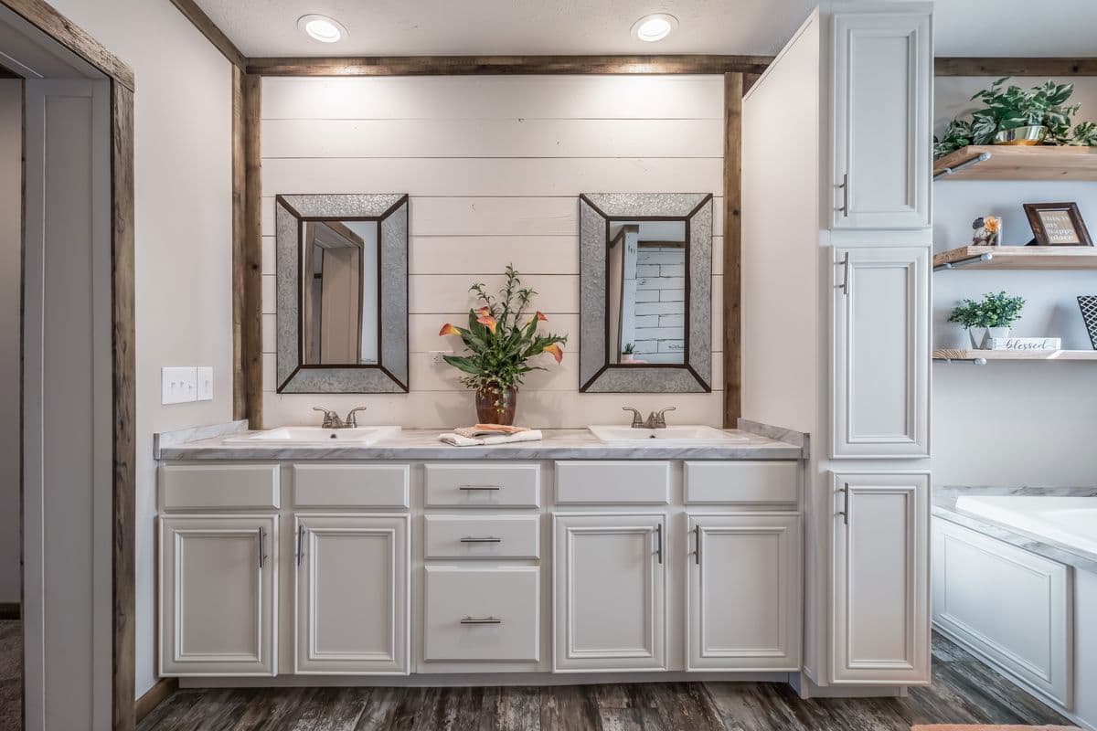 The tyra ii bathroom home features