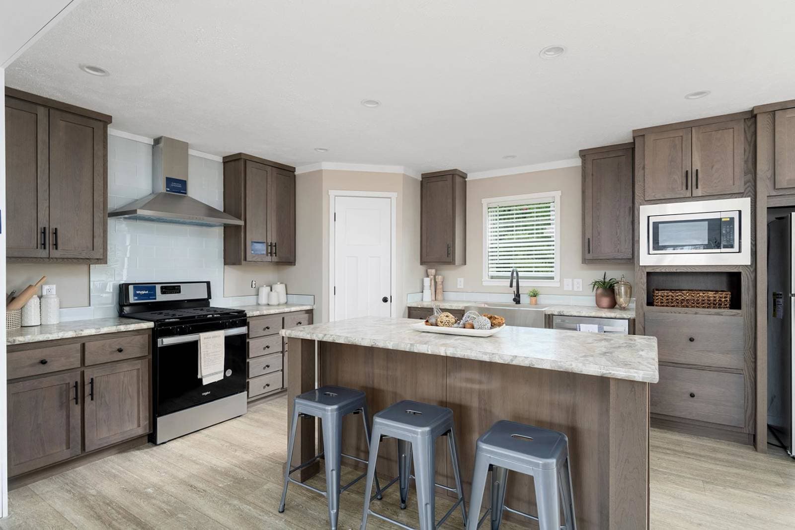 Pursuit kitchen home features