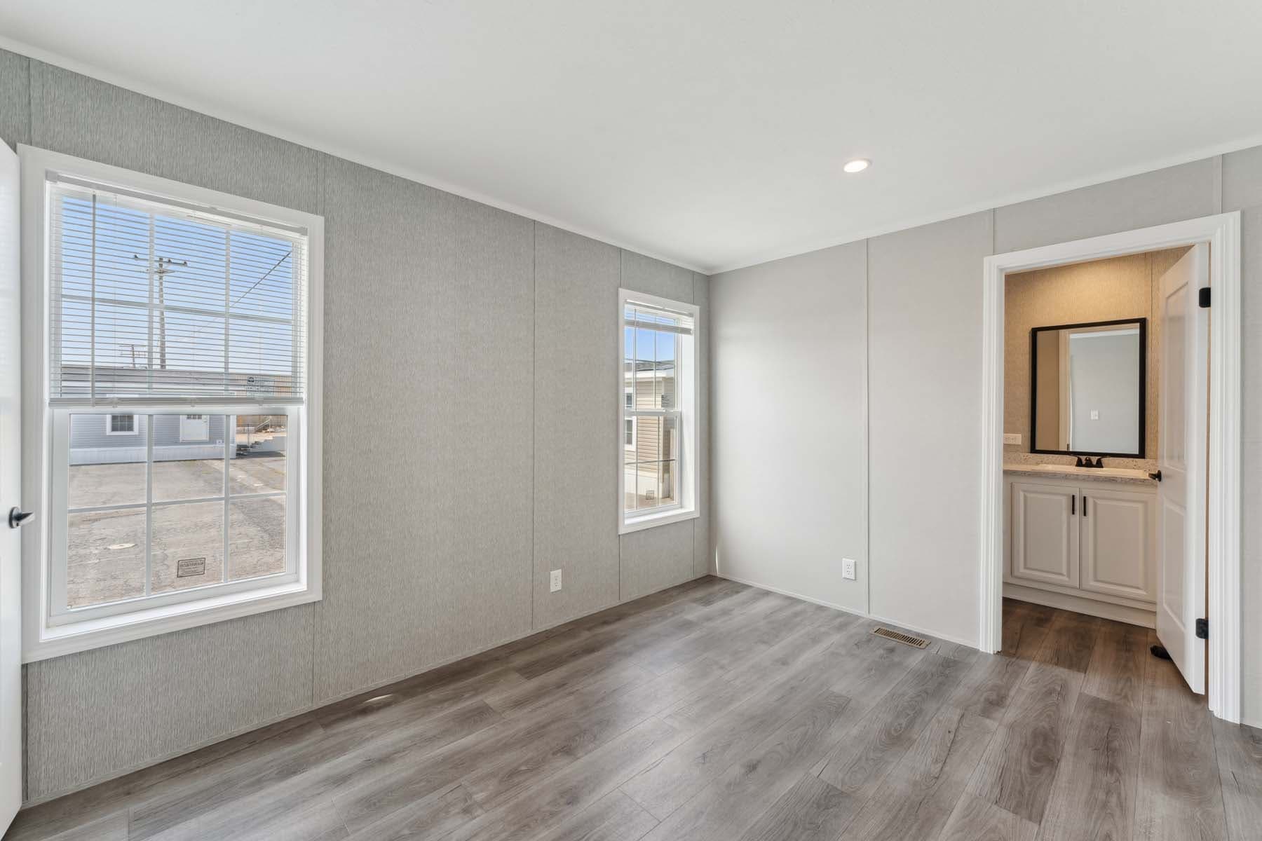 Calm 880 bedroom home features