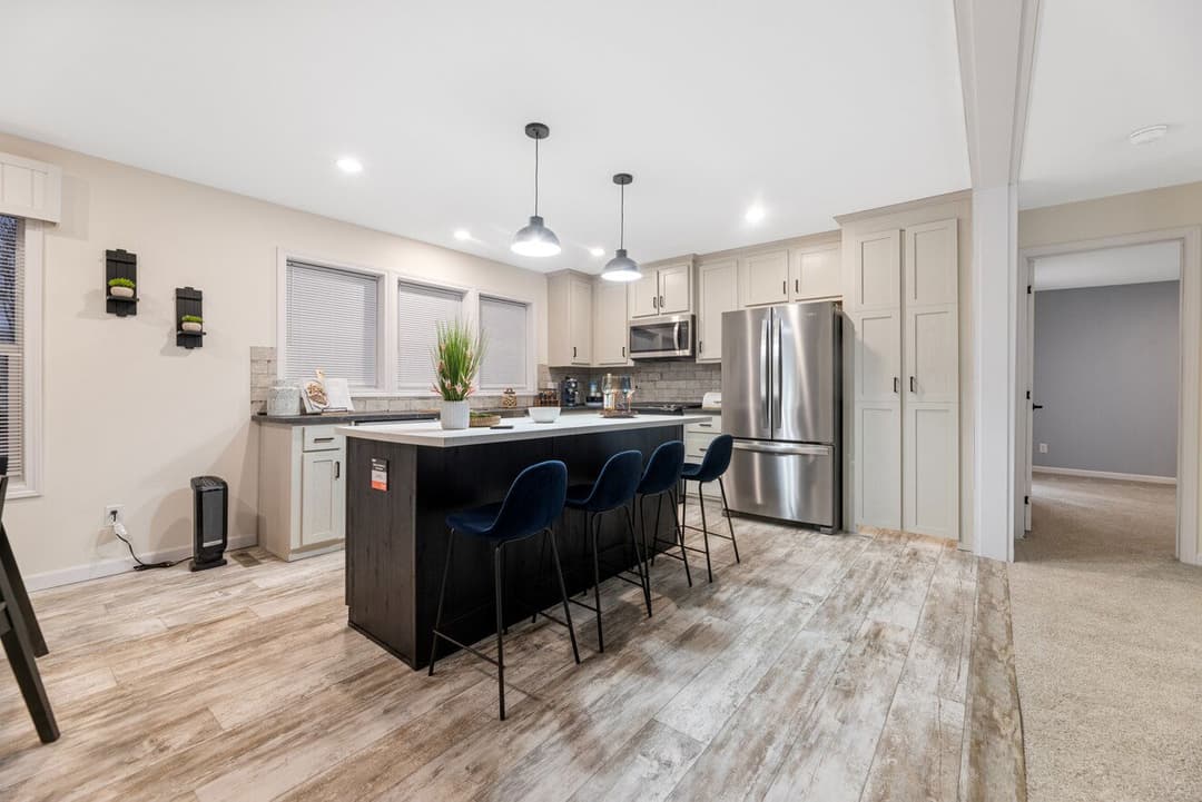 The mille lacs 184051 kitchen home features