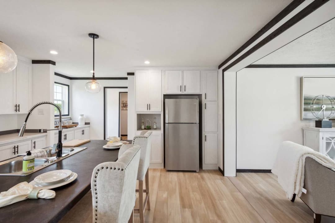 Roan kitchen home features