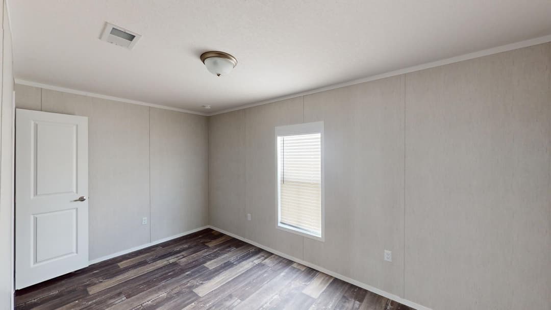 Arc1664-7005 bedroom home features