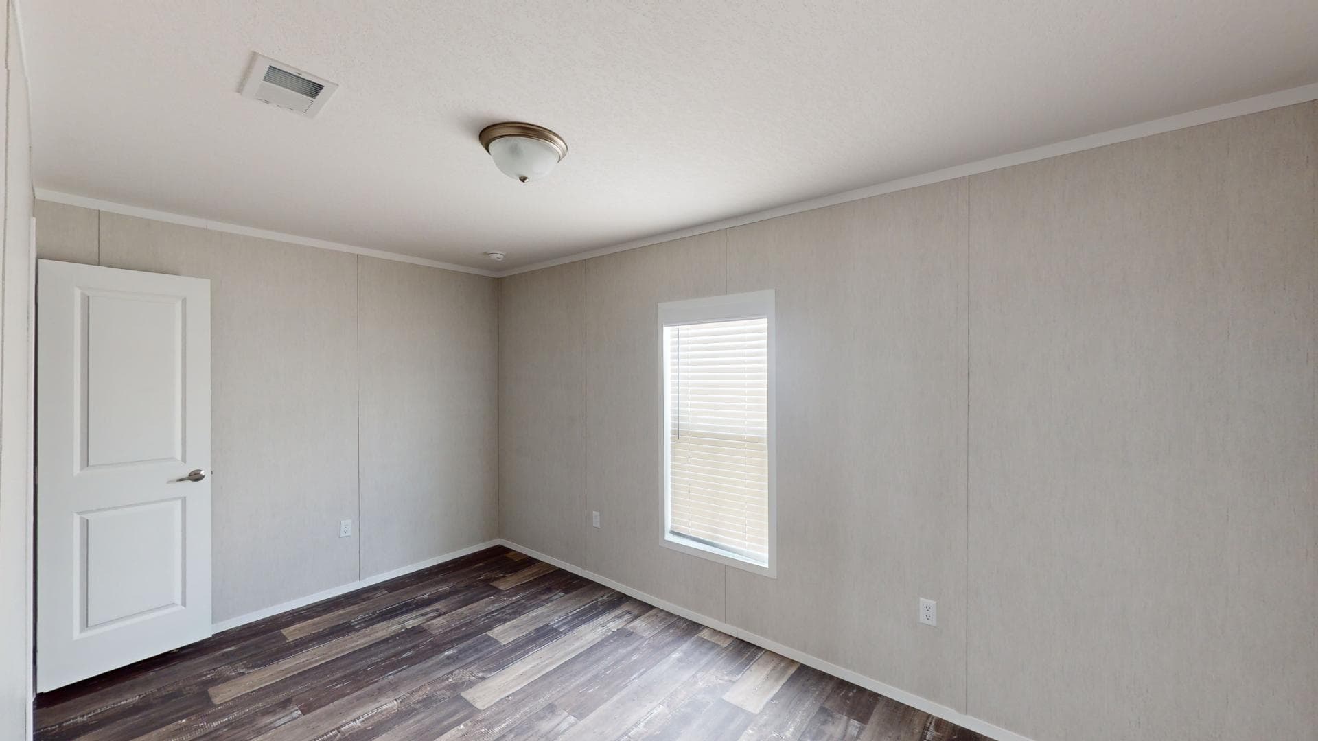 Arc1664-7005 bedroom home features