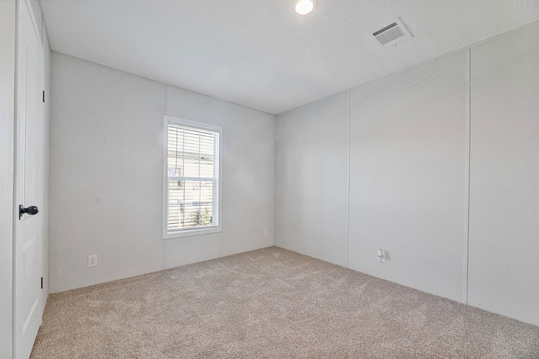 Vivid 28603n bedroom home features