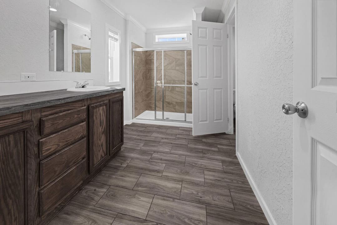 Topaz 28563a bathroom home features