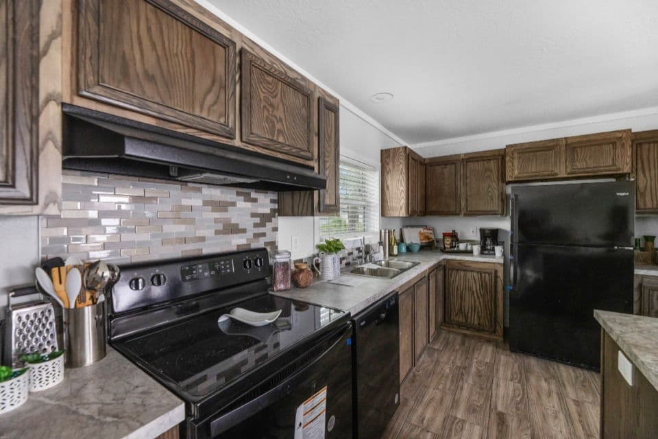 Emerald 28603a kitchen home features