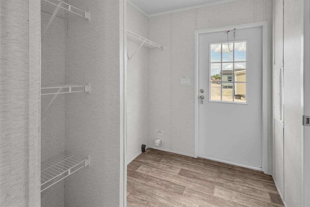 Valu maxx 28563m interior home features