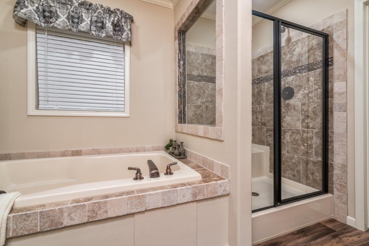 Ahaveh bathroom home features