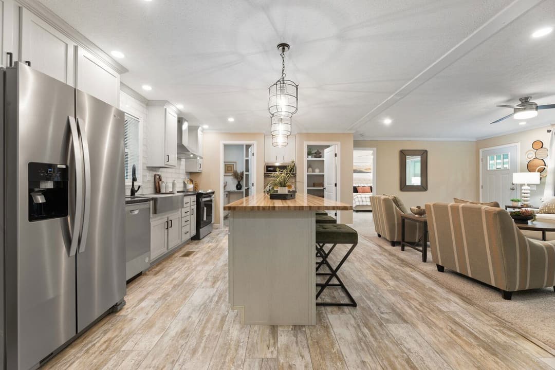 Ives 24033 kitchen home features