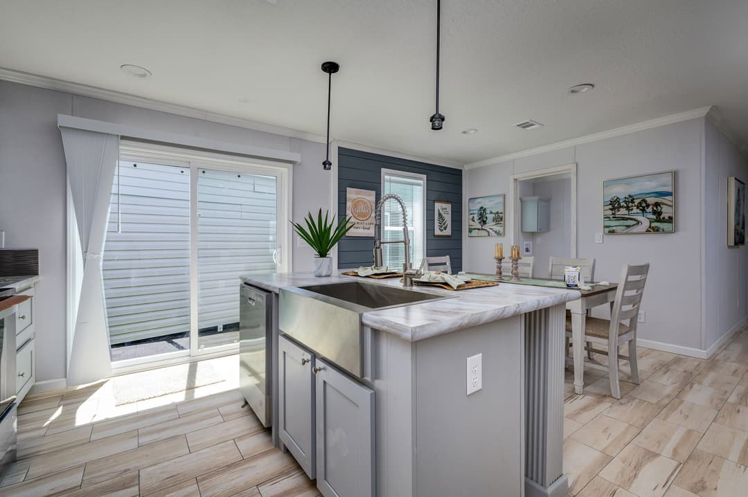 Palmetto kitchen home features