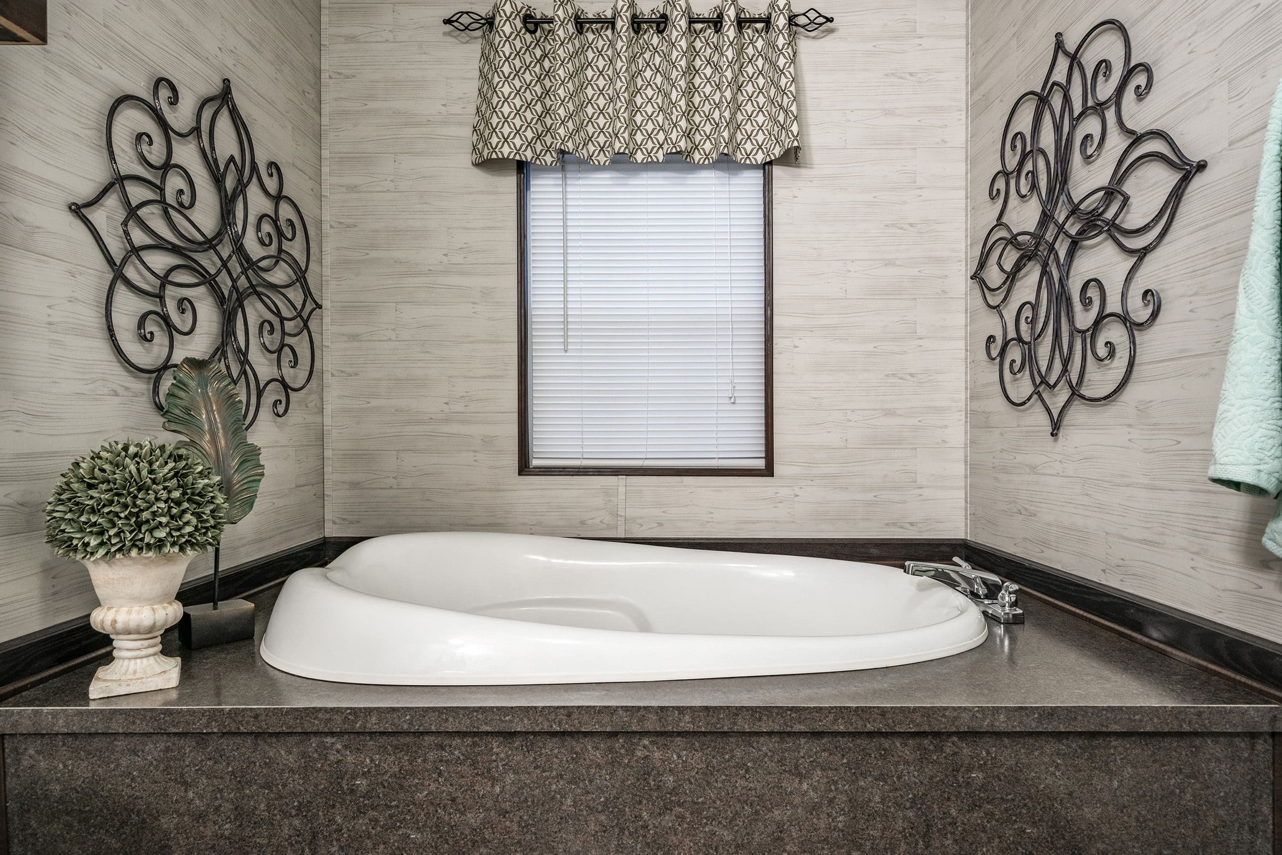 Md-35-32 bathroom home features