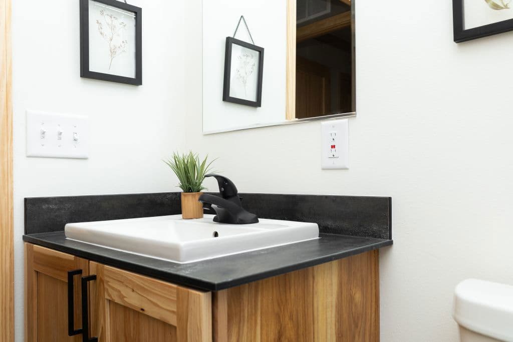 1w1407-v bathroom home features