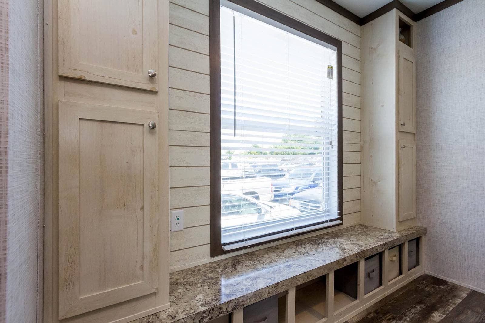 Csd3256k interior home features