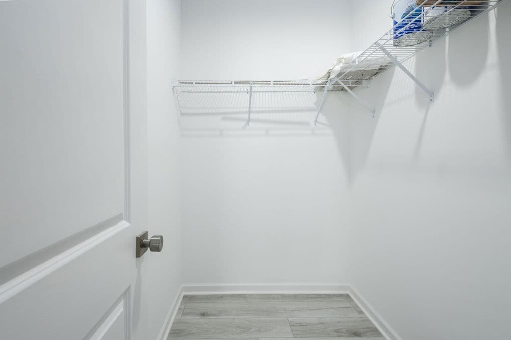 Limited 3 28563b interior home features