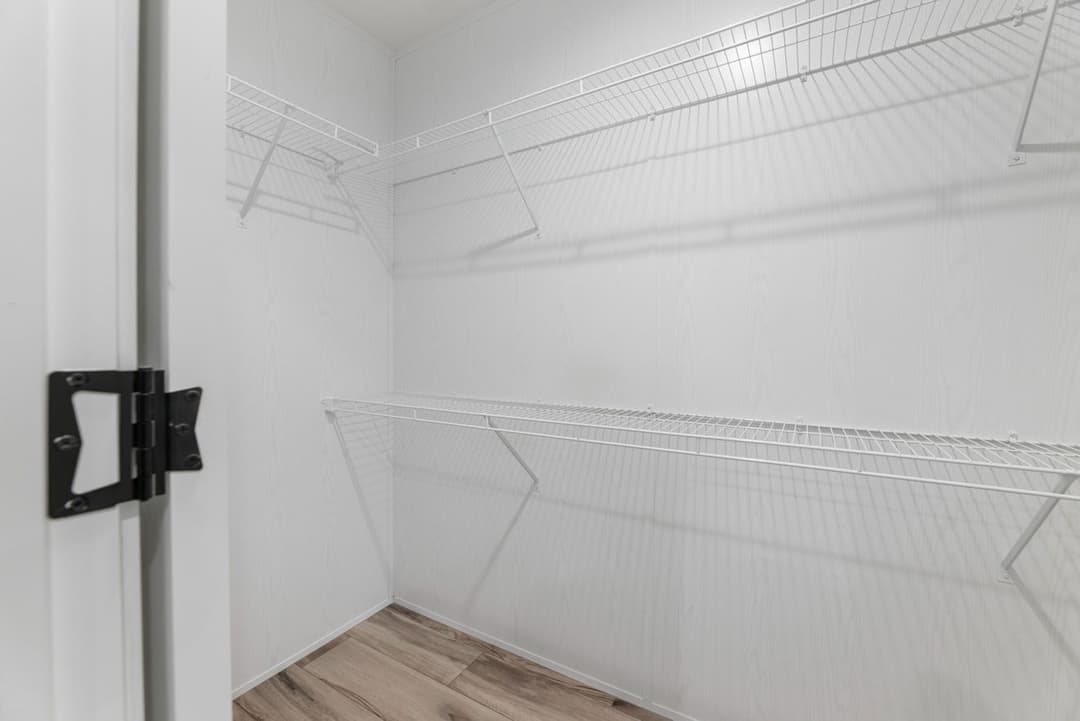 Hemos 28524b interior home features