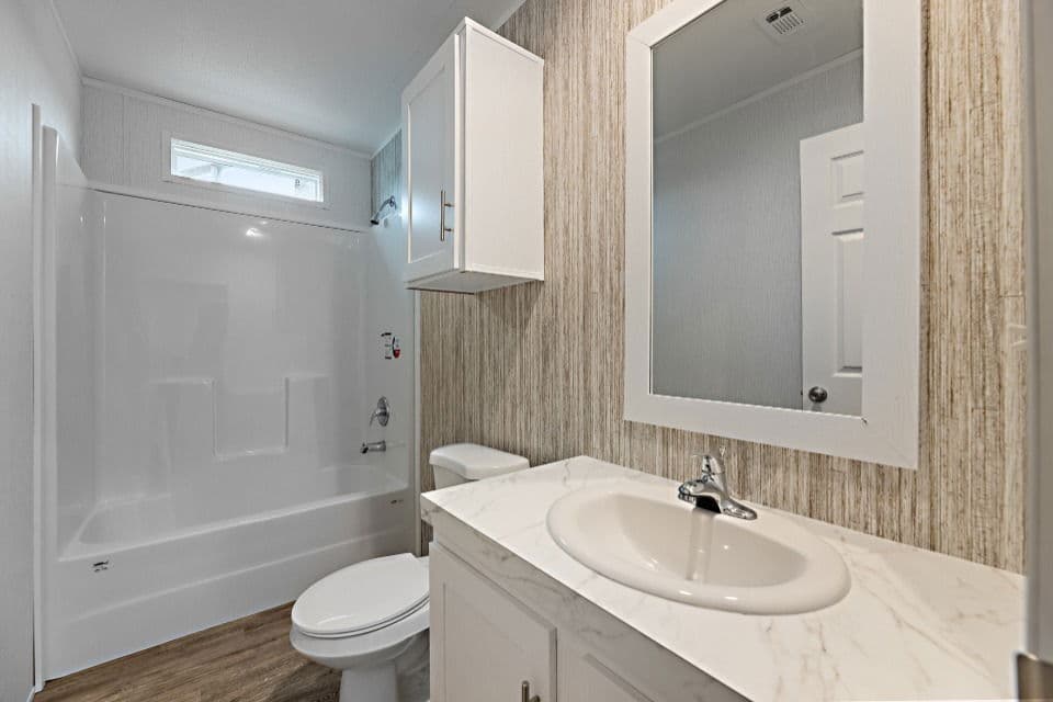 Pinnacle 32523p bathroom home features