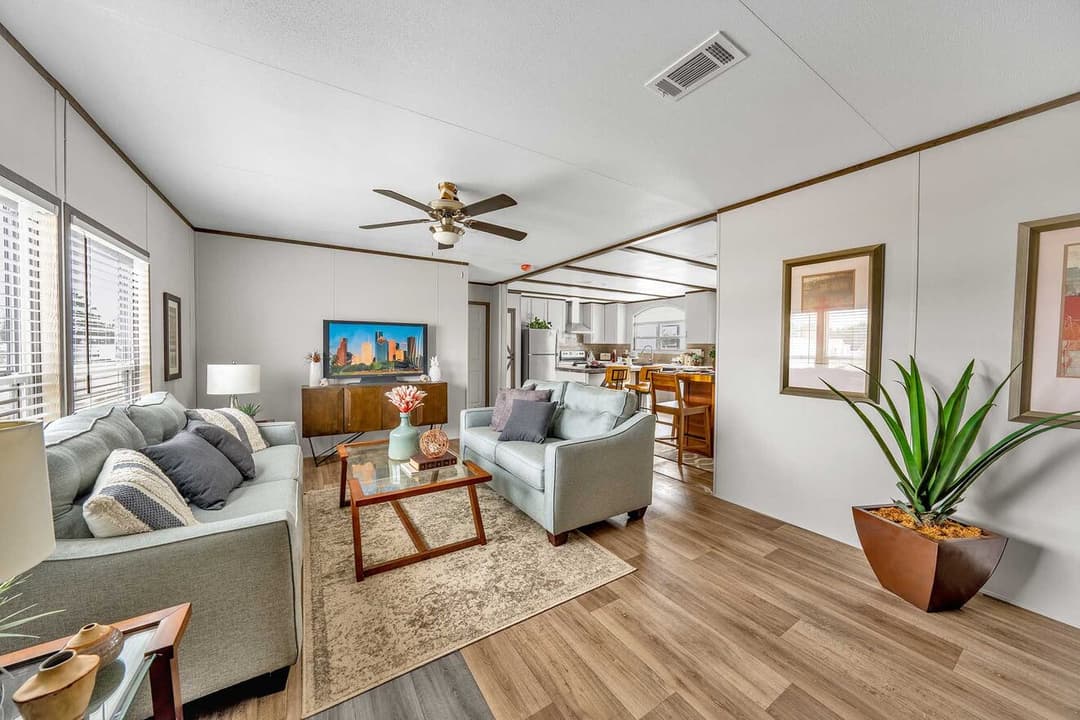 Pinnacle 28483p interior home features