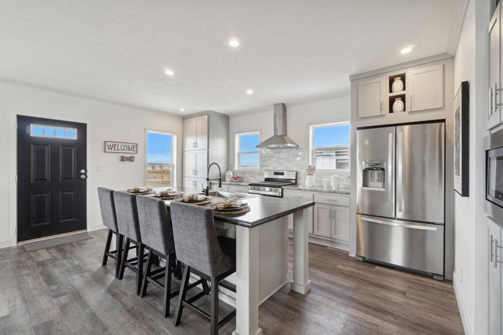 Orion-e hero and kitchen home features