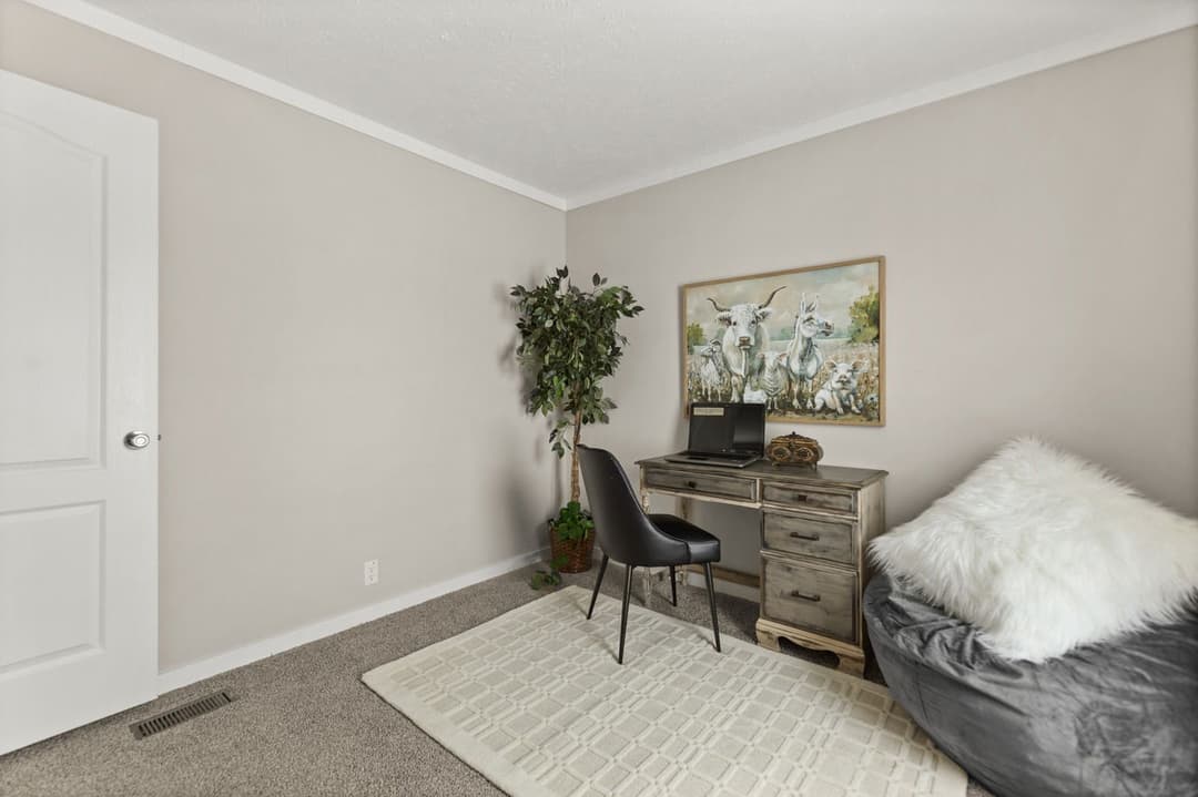 Escape 28443b bedroom home features