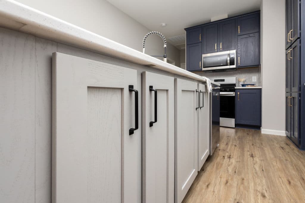 Pinecrest elite modular pgm5008-p interior home features