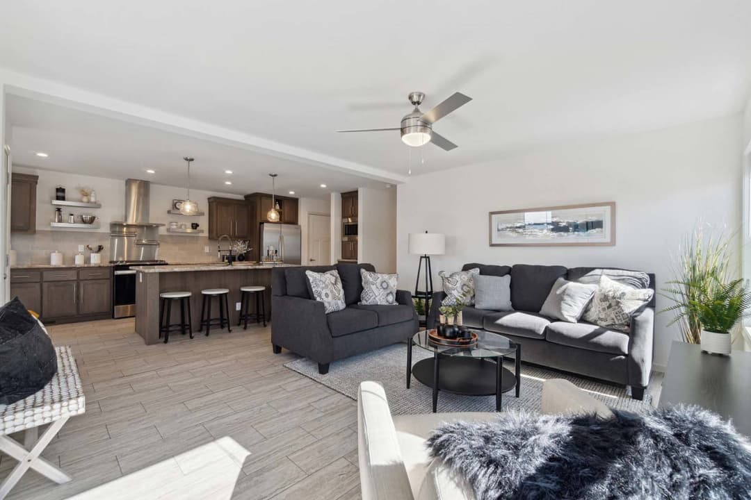 Aurora-e interior home features