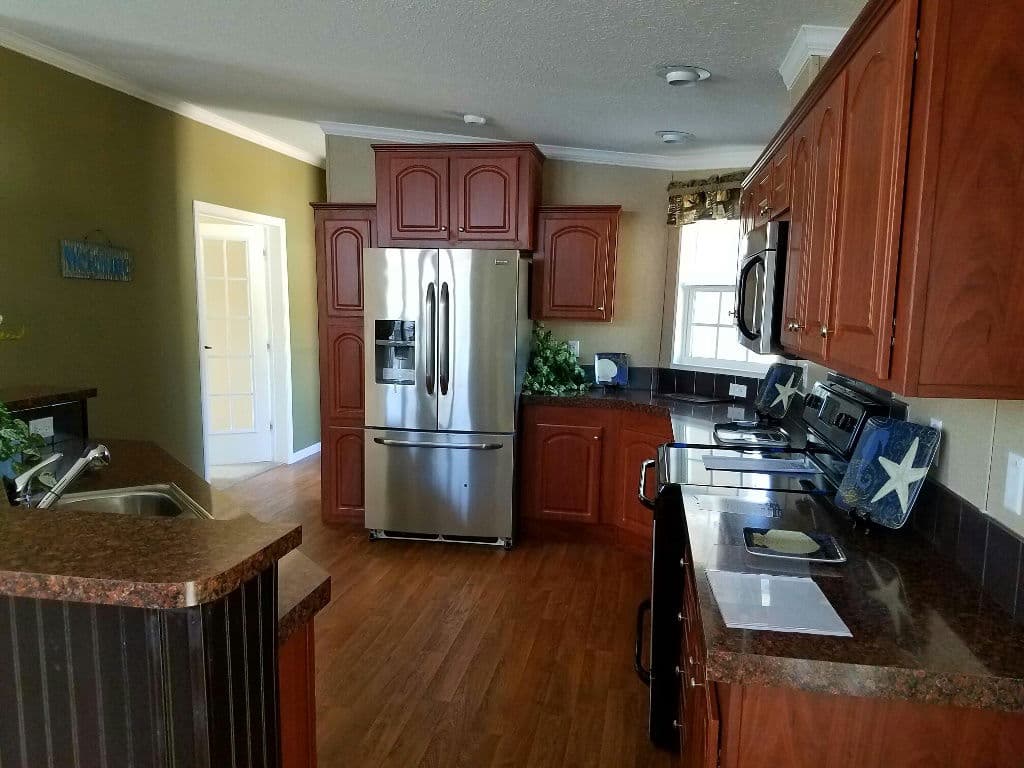 Islander 2856 with den/office kitchen home features