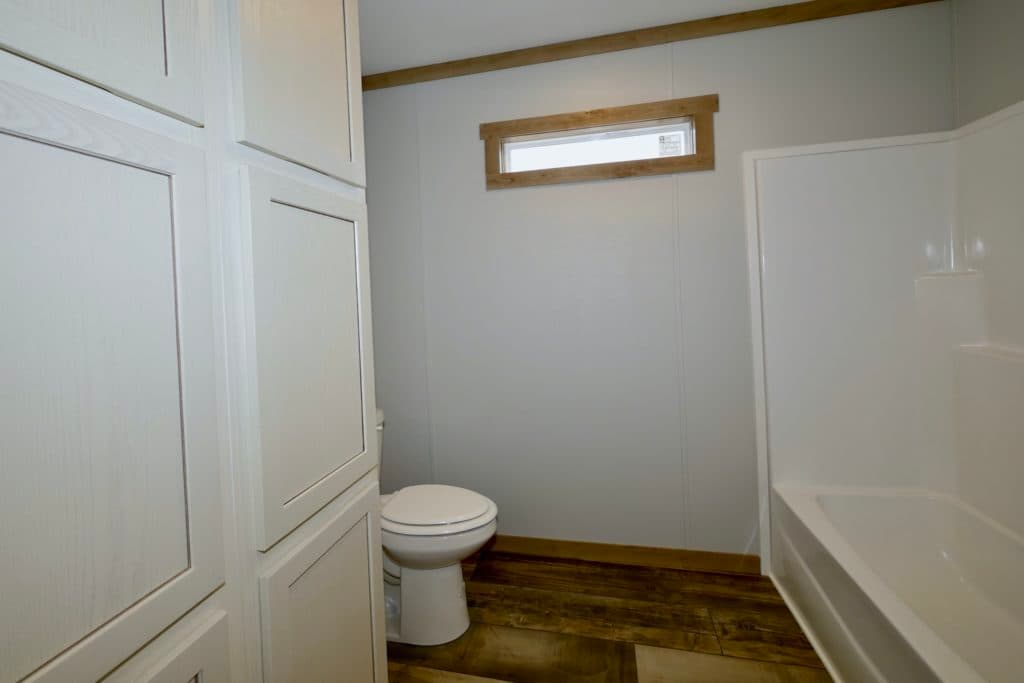 Mariana 9776 bathroom home features