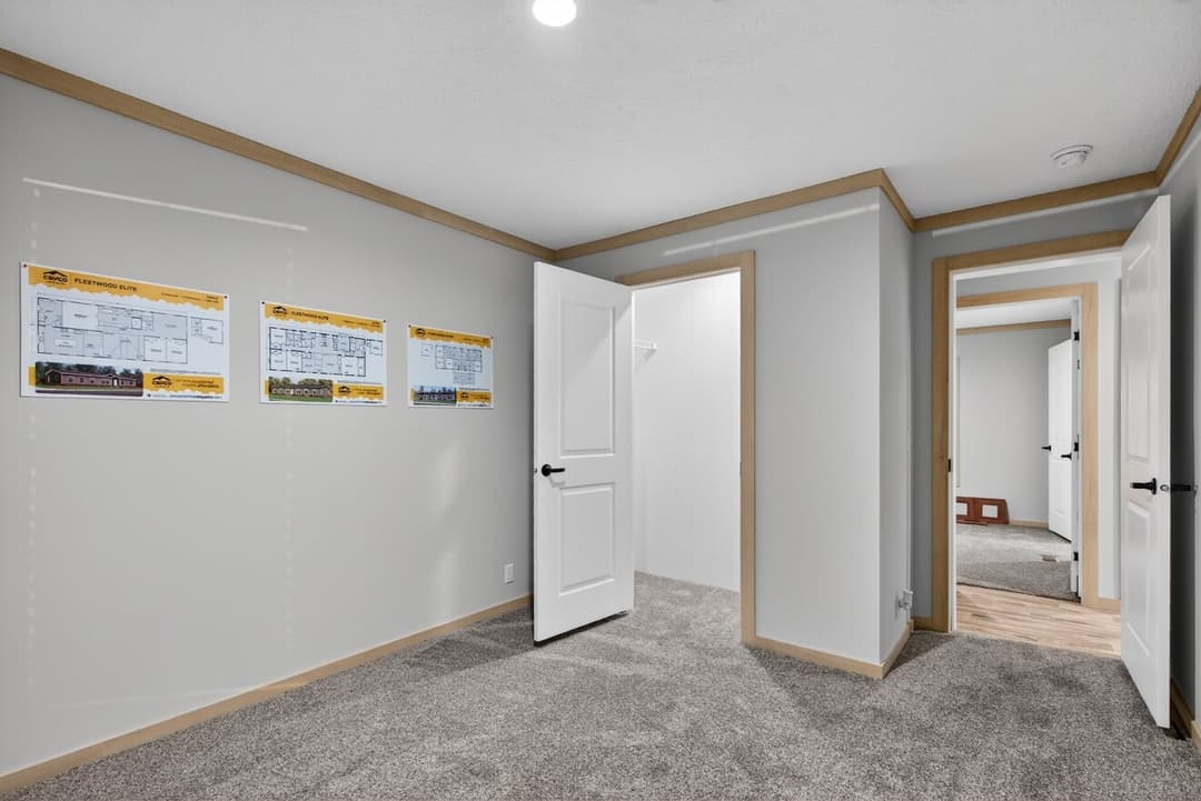Ignition 32704e bedroom home features