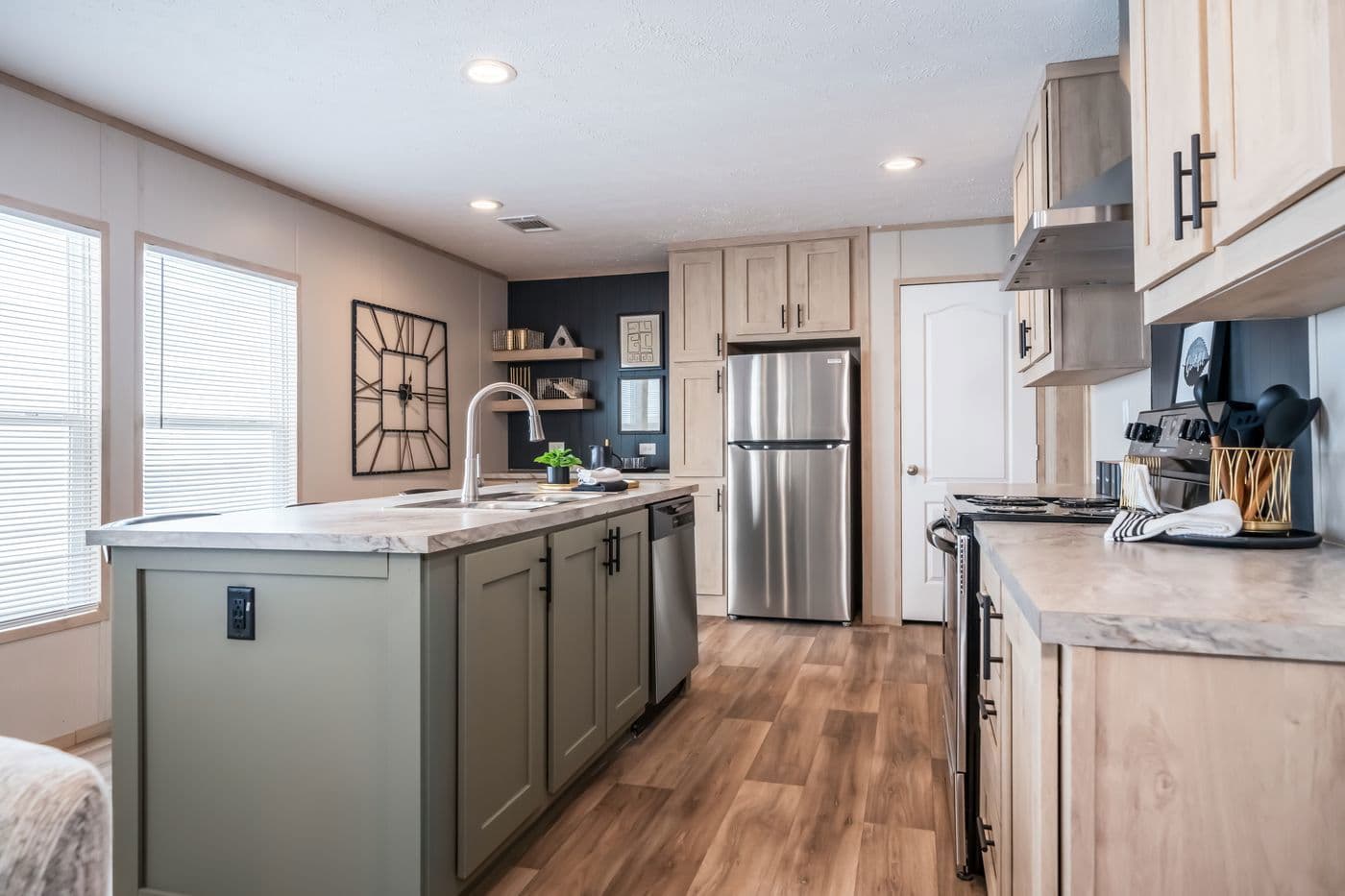 Rainier kitchen home features