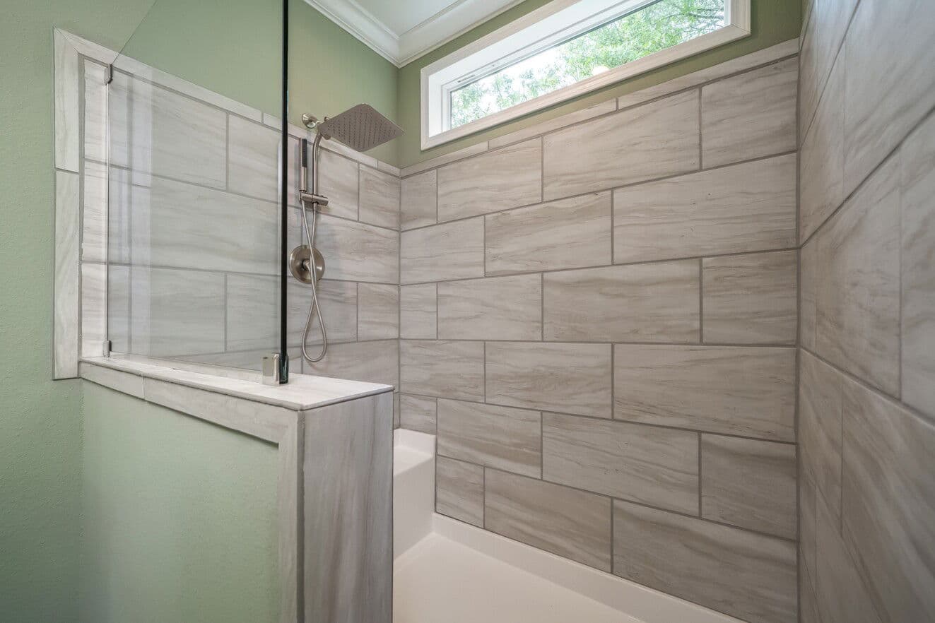 The chariot 24442a bathroom home features