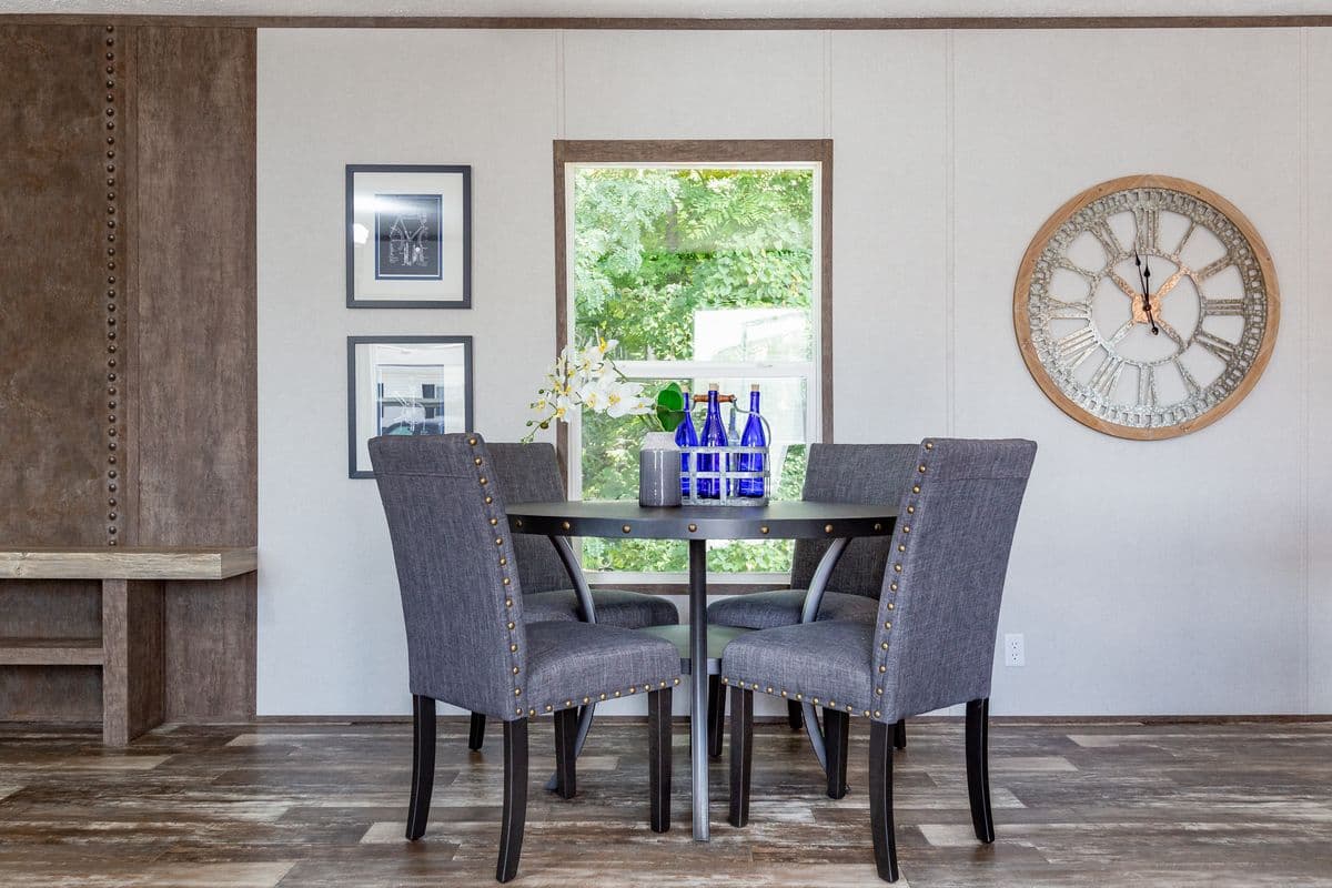 Maynardville classic 76 interior home features