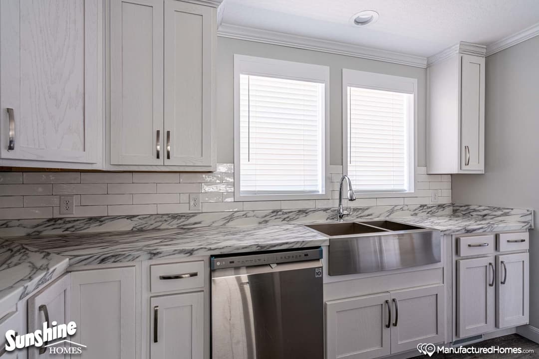 Pri3270-2008 kitchen home features