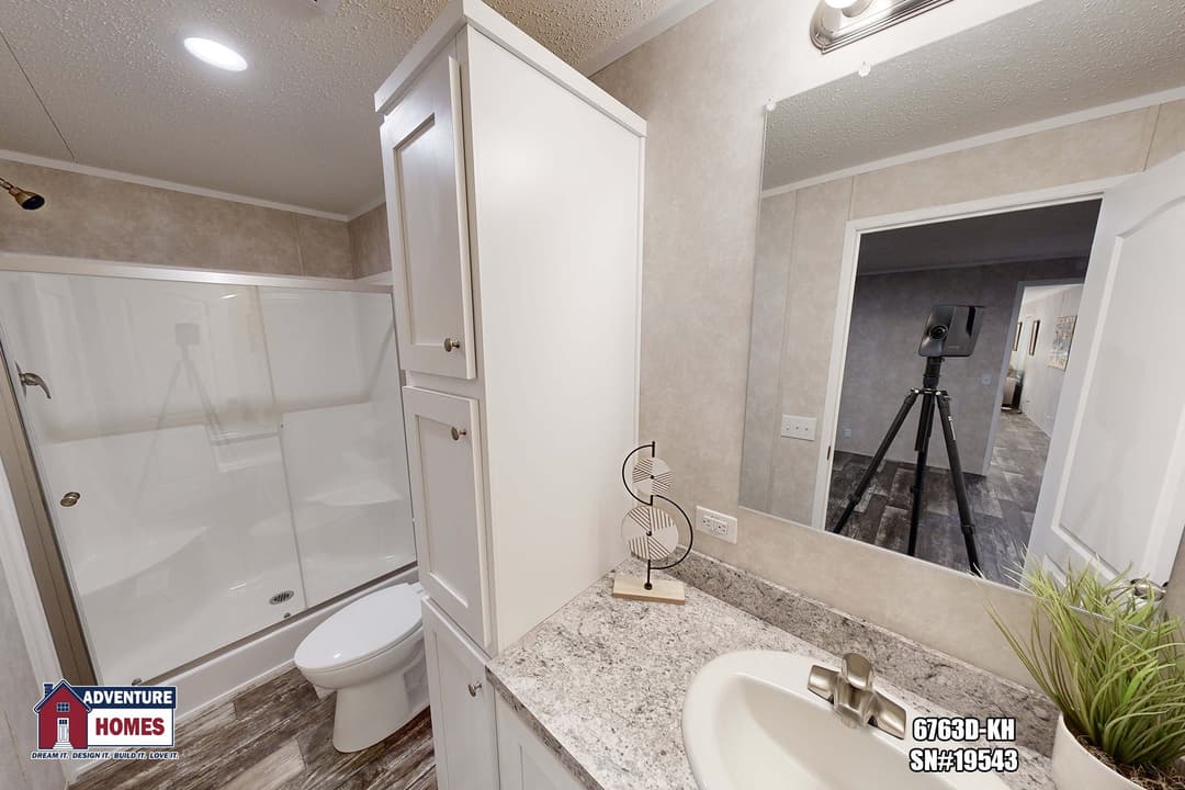 6763d-kh bathroom home features