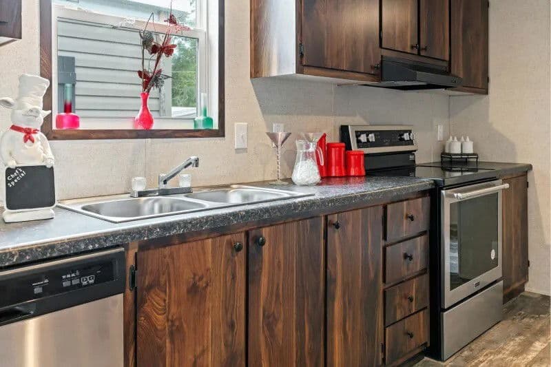 Pinnacle kitchen home features