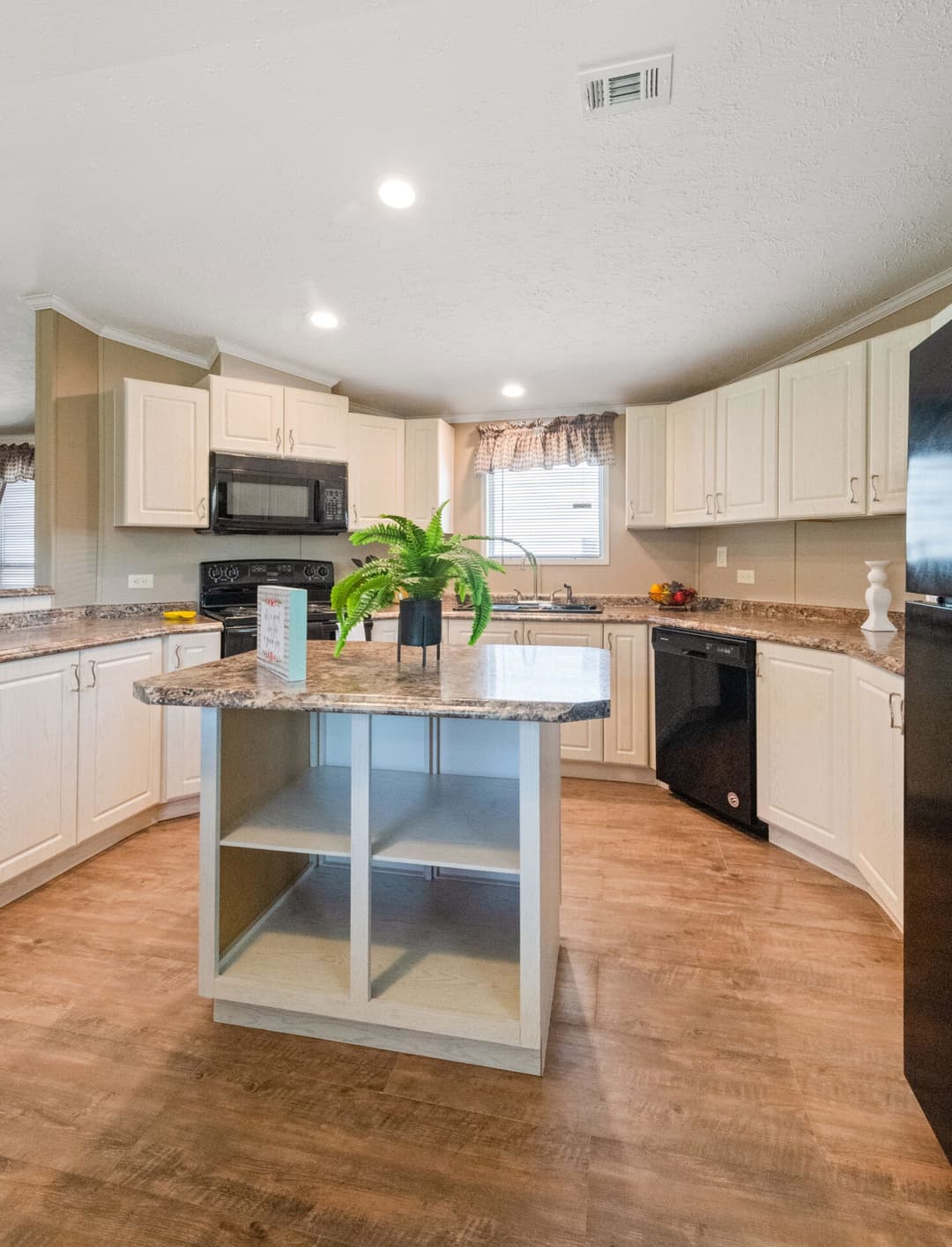 Ultra 18-wide h-18×80-32f kitchen home features