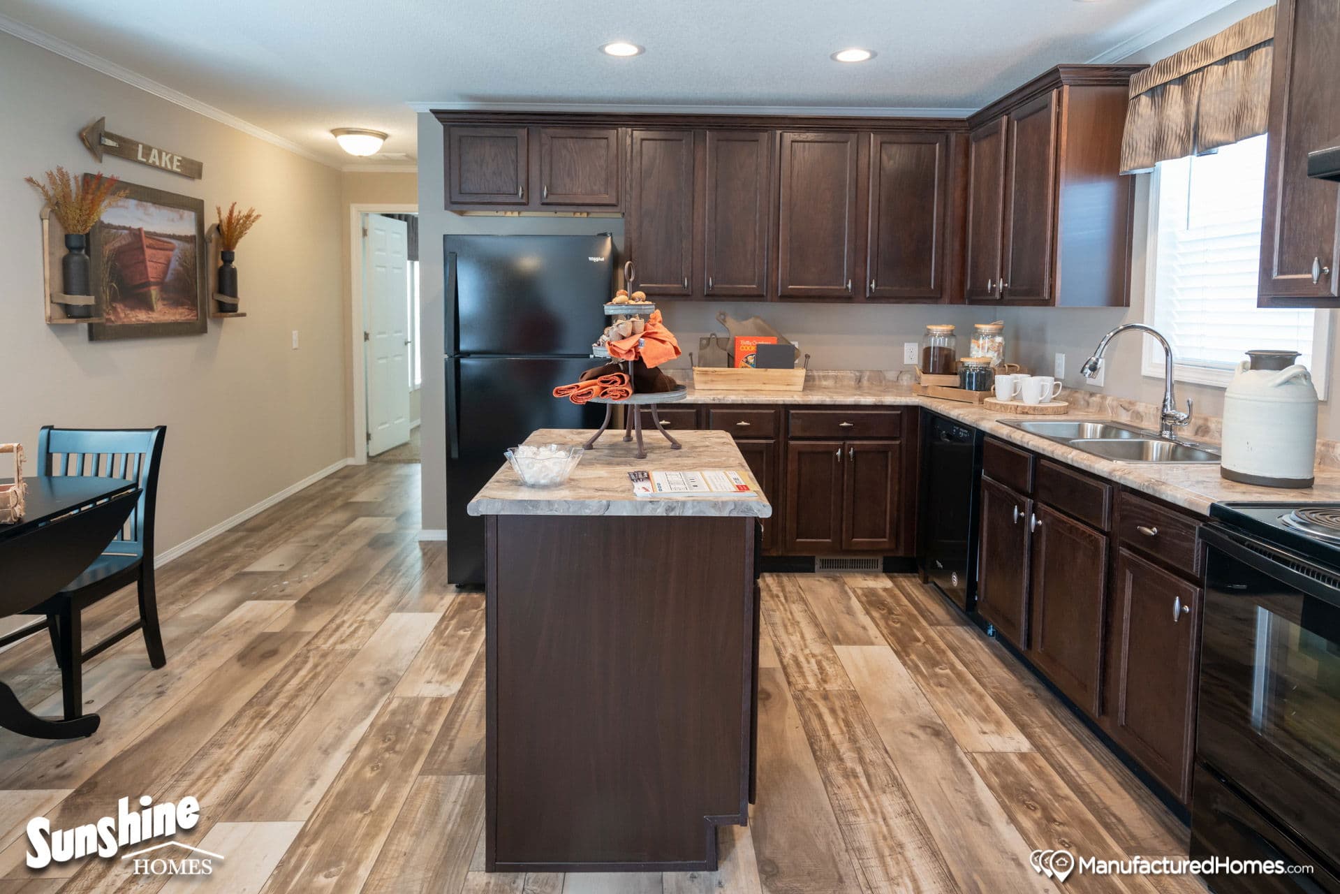 Pri1680-1001 kitchen home features