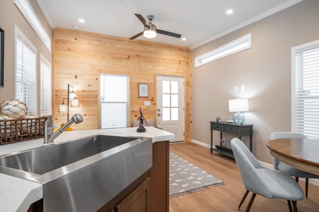 Wedge 13442s kitchen home features