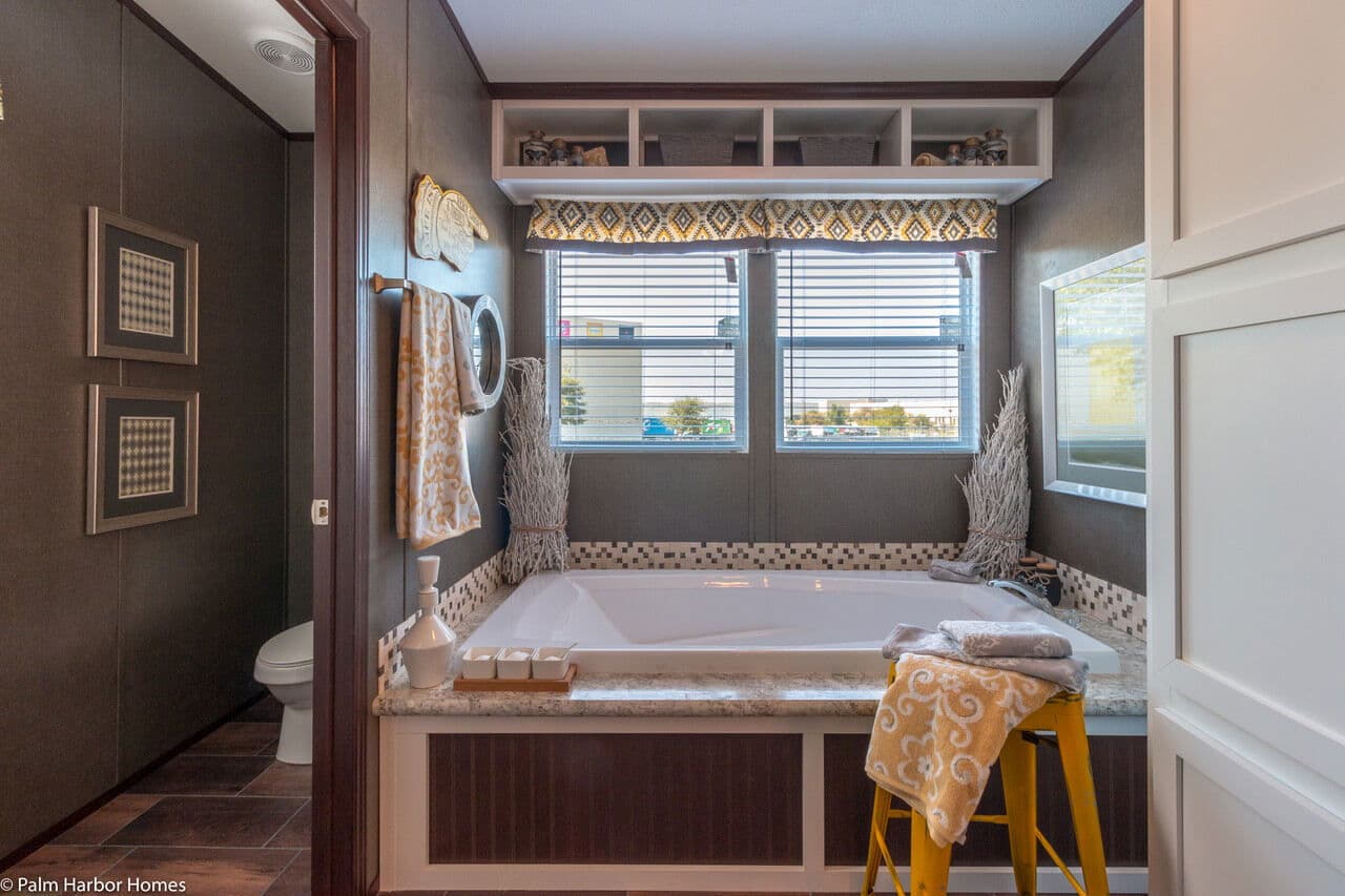 Arlington 30523a bathroom home features