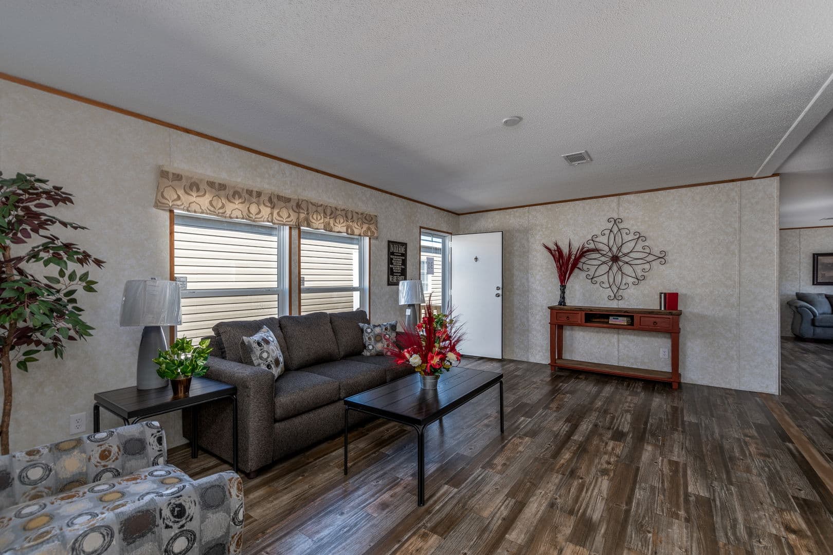 Sonic interior home features