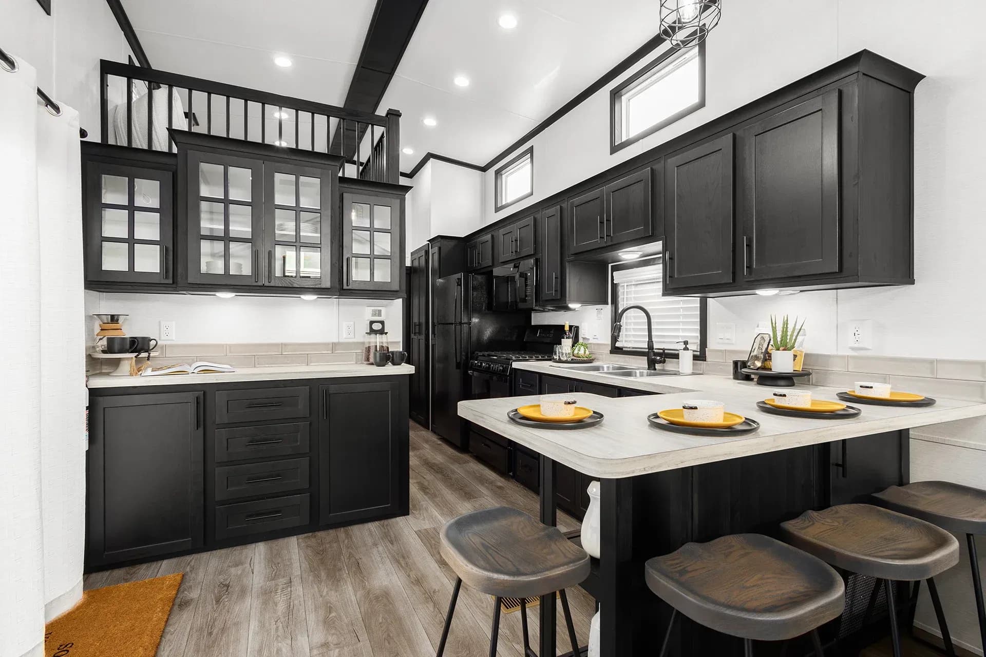 Lakeside 8104bk interior home features